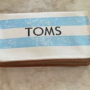 Toms brand wallet